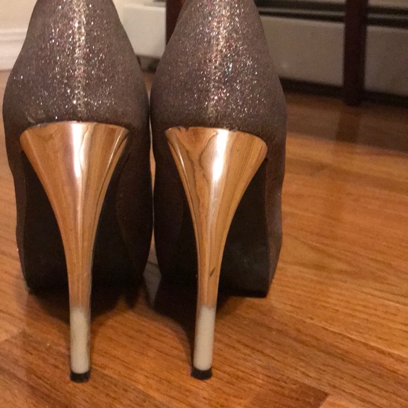 Heels - Picture 3 of 4